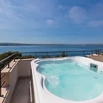 Beeindruckendes Nur 100 Meter Zum Mit Jacuzzi, Sauna, Meerblick, Wifi Apartamento Dramalj